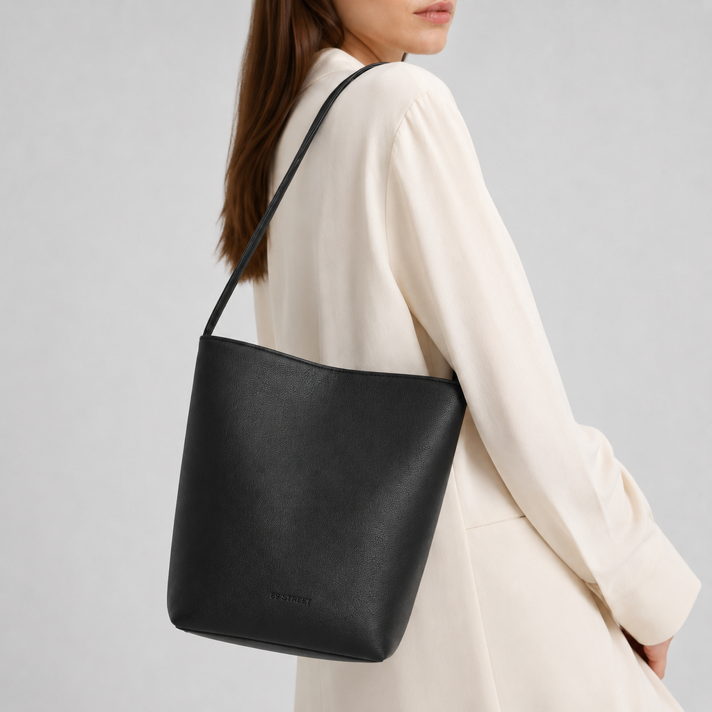 The Corner Bag in black