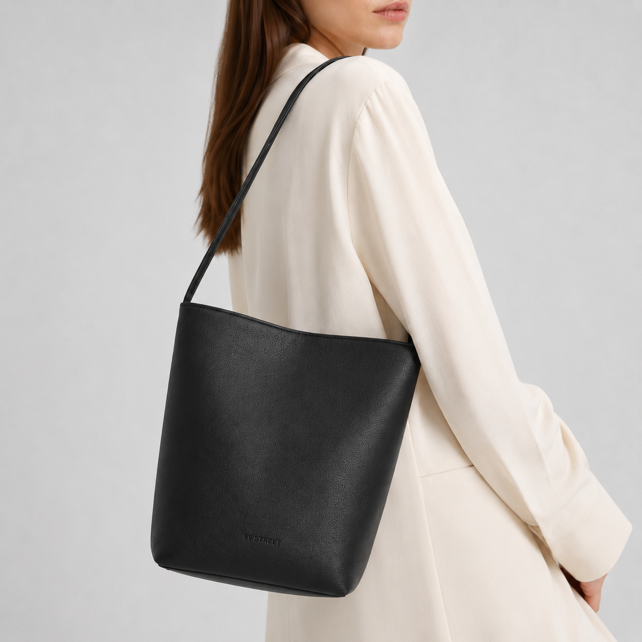 The Corner Bag in black