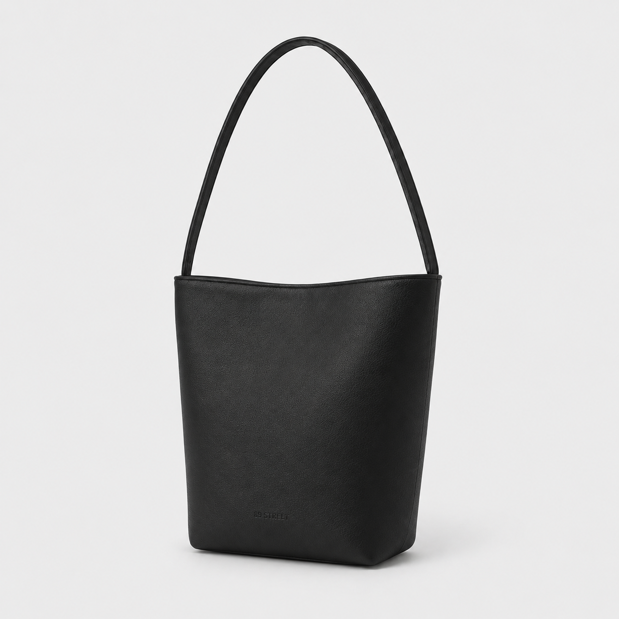 The Corner Bag in black