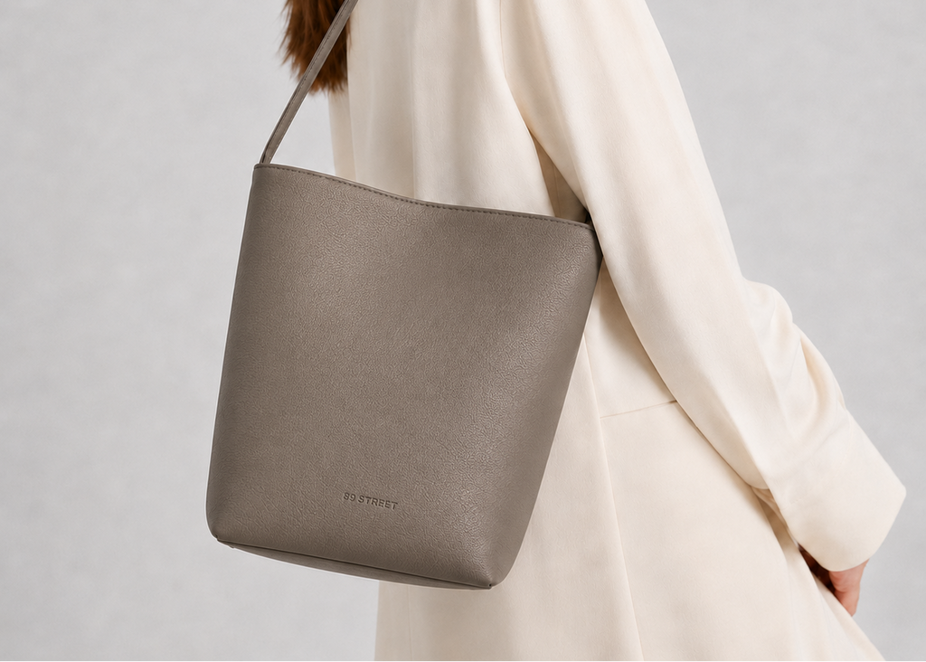 The Corner Bag in Taupé