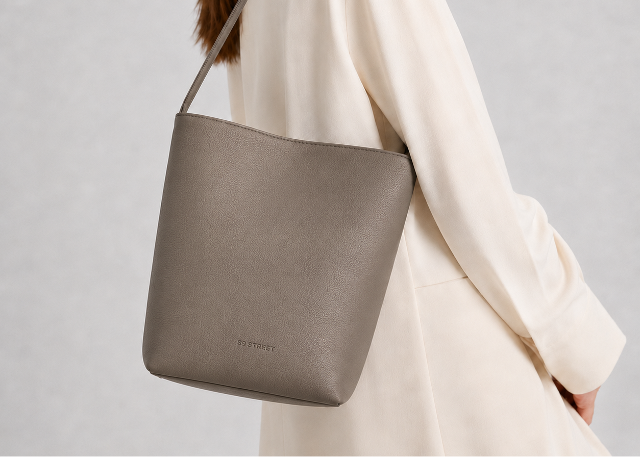 The Corner Bag in Taupé